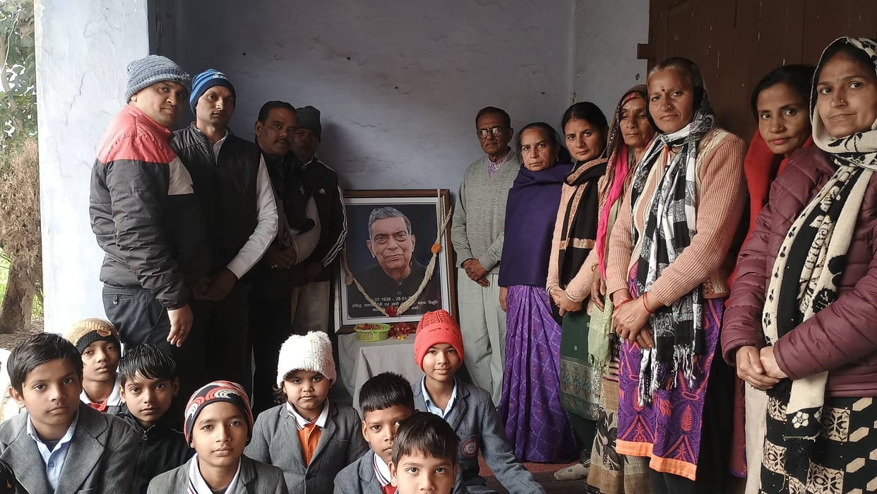 Salute to the contribution of Khadi, freedom movement and social service