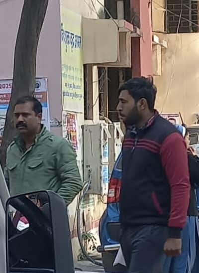 तहसील में एसडीएम से मिलने पहुंचा नरसी। संवाद