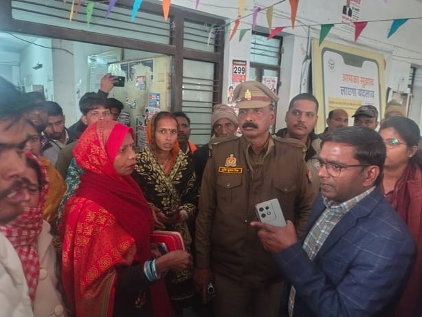 Dissatisfaction over construction of Annapurna Bhawan near liquor shop