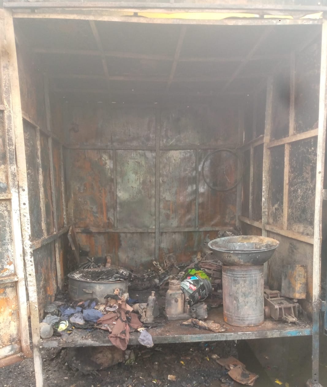 Fire broke out in four shops and a DCM in Transport Nagar