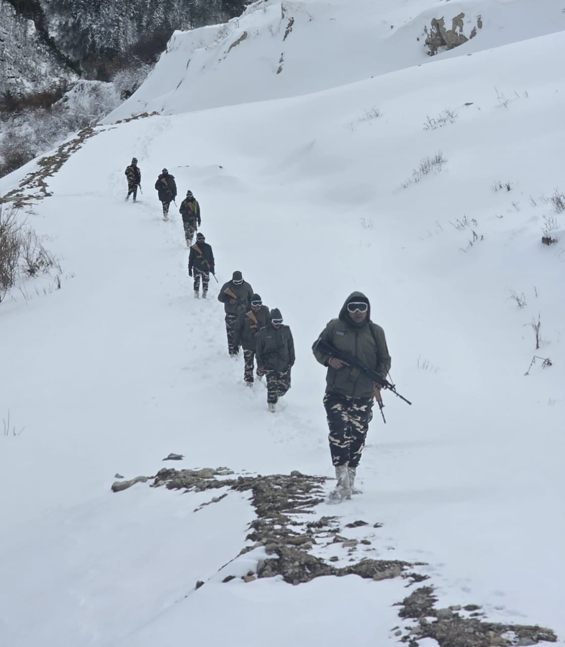 SSB jawans guard the border in minus 32 degree temperature