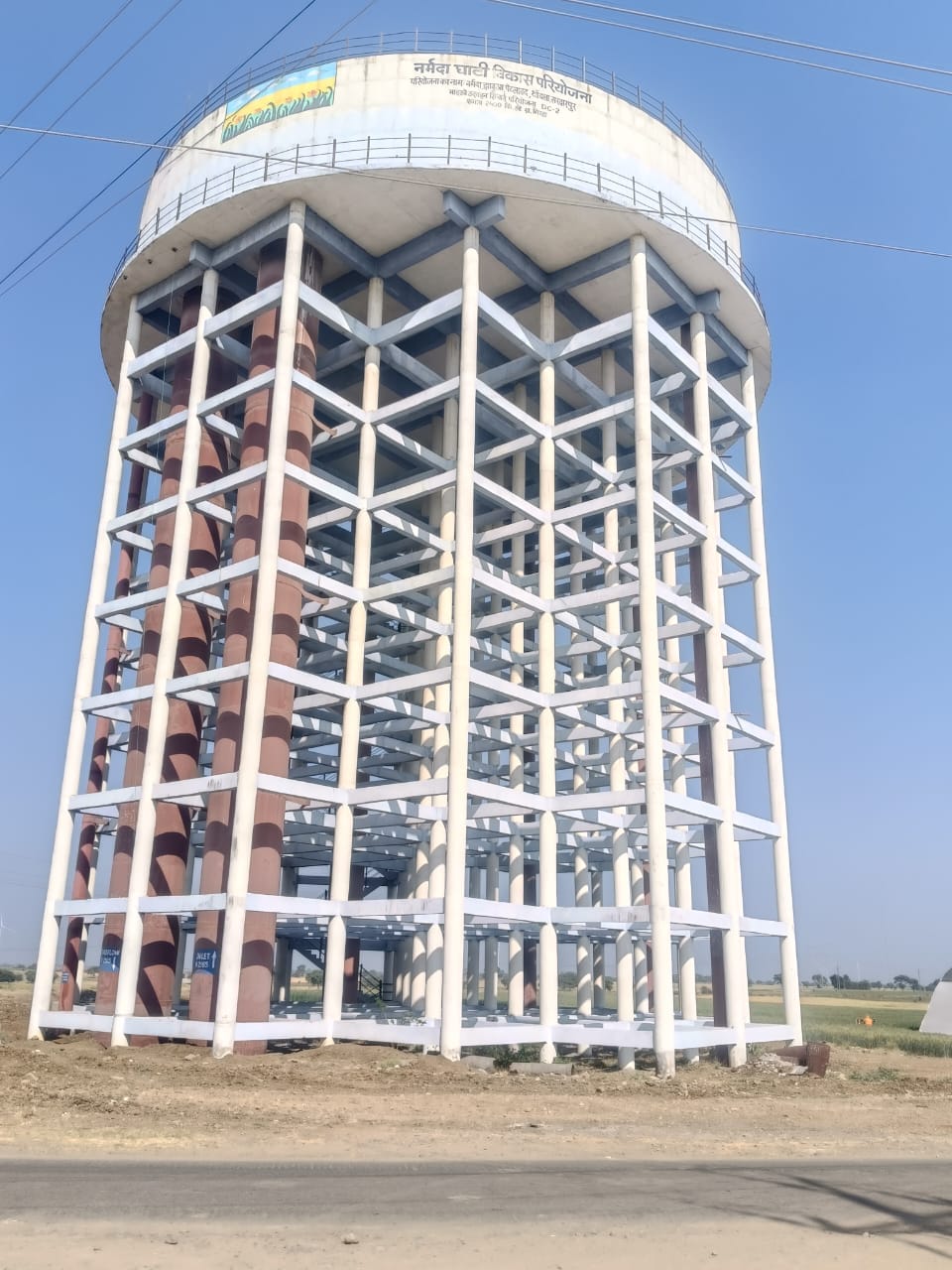 योजना के तहत बनी टंकी।