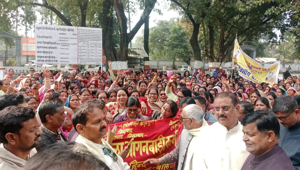 Anganwadi workers demonstrated and submitted a memorandum.