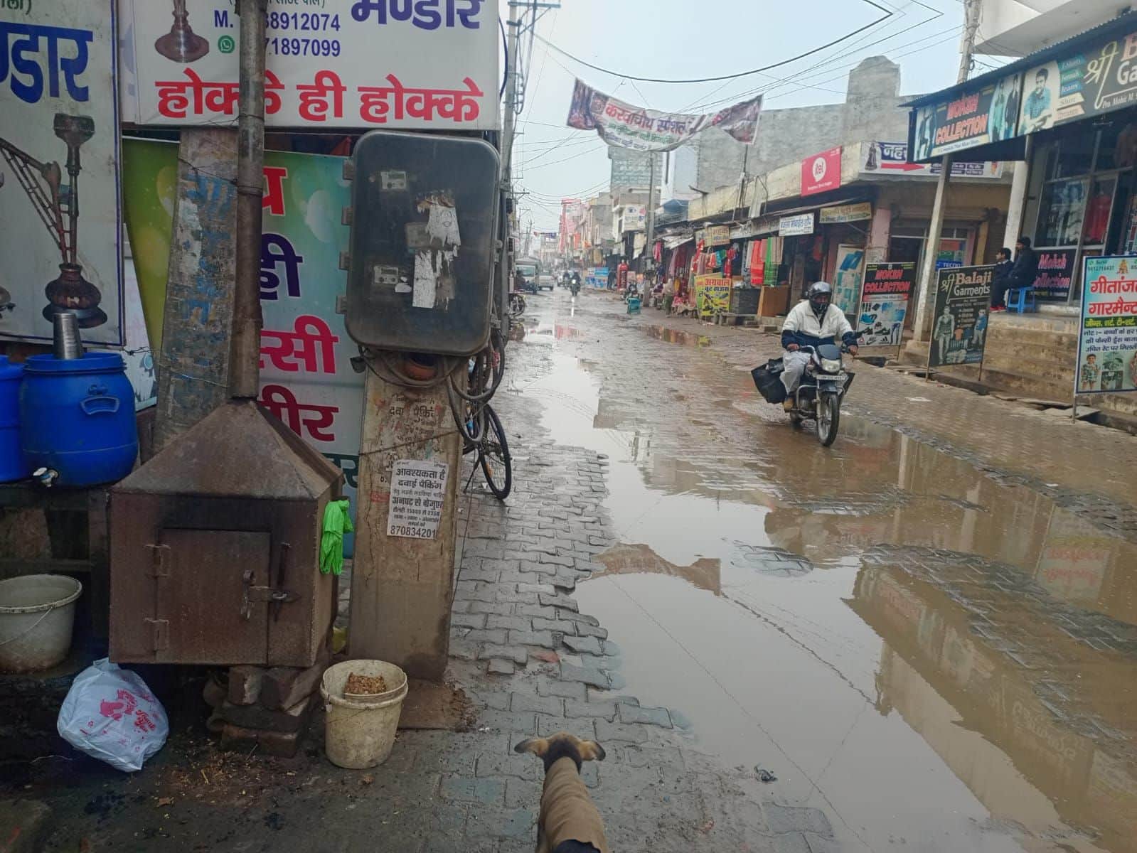 29जेएनडी09: जुलाना के मैन बाजार में खड़ा बरसाती पानी। संवाद