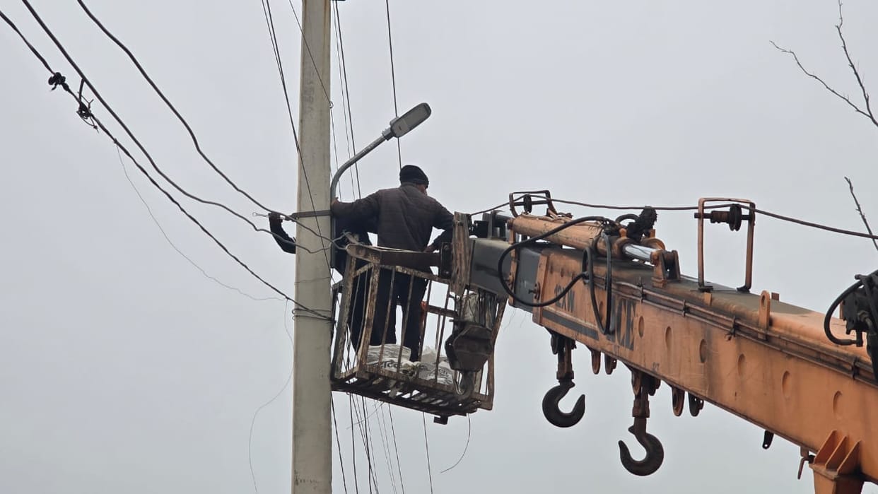 The light was installed on a power pole on Kacha Berry Road.