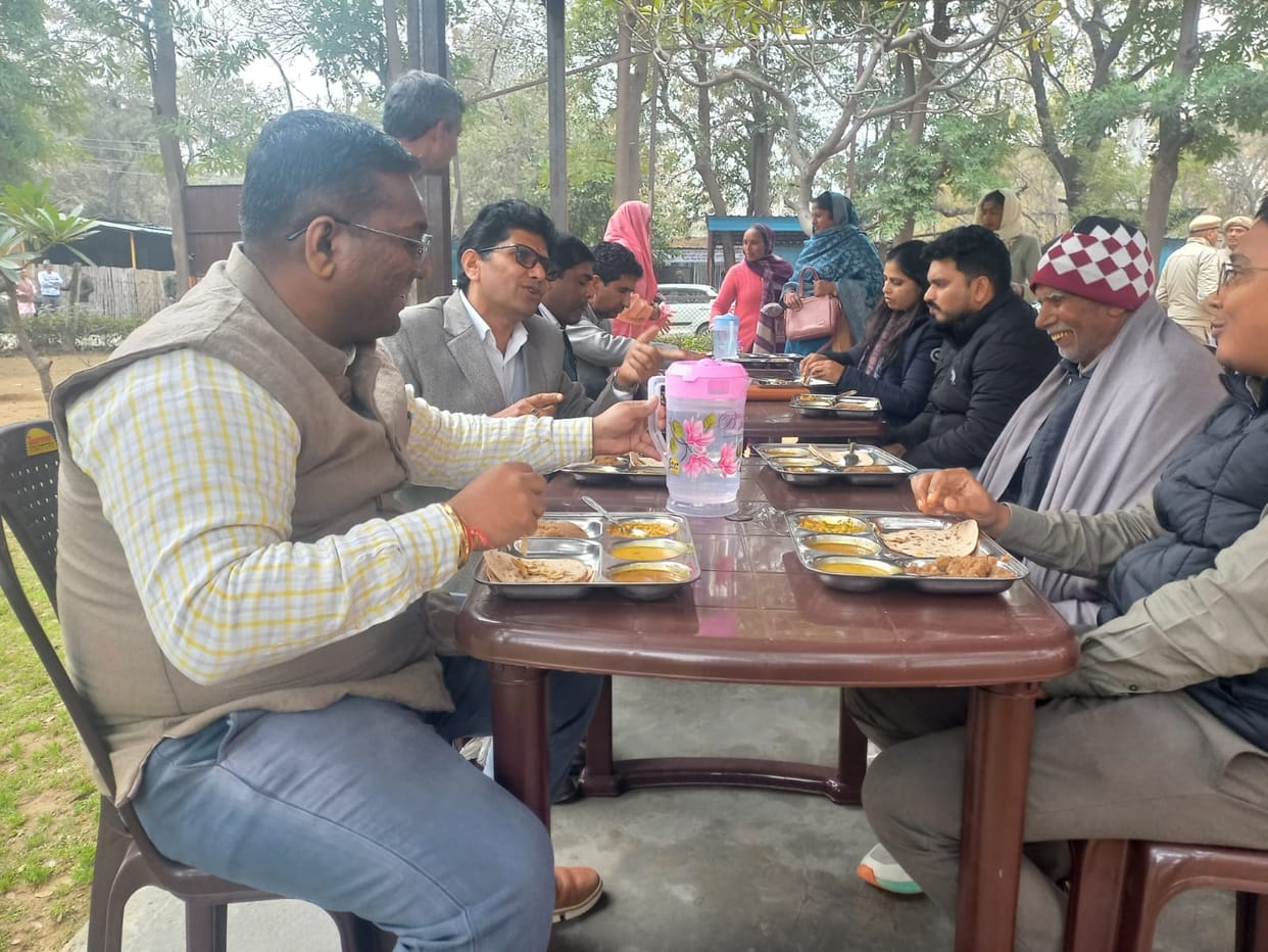The Atal Shramik Canteen was inaugurated at the mini-secretariat; a meal will be available for ten rupees.