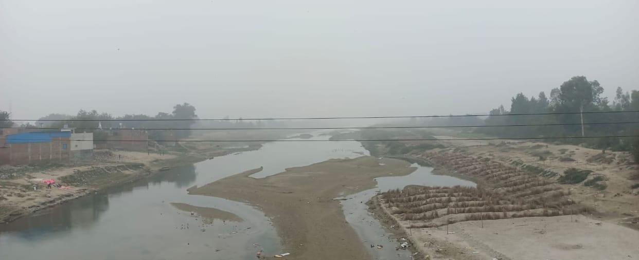 Due to the influence of westerly winds, the maximum temperature dropped, and fog prevailed throughout the day.