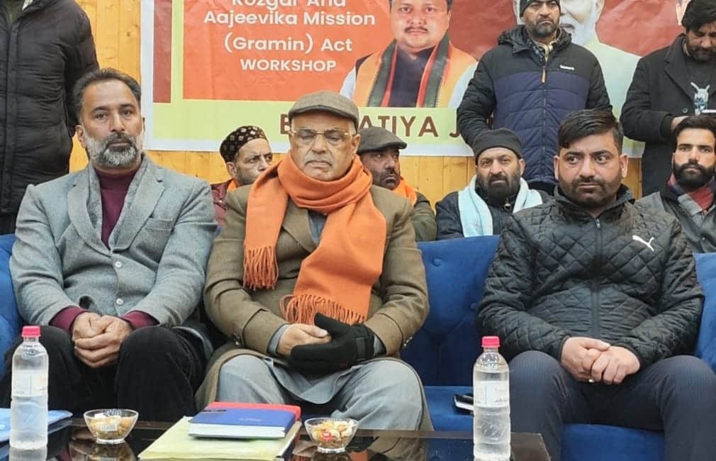 बांदीपोरा में भाजपा नेता अशोक कौल। संवाद