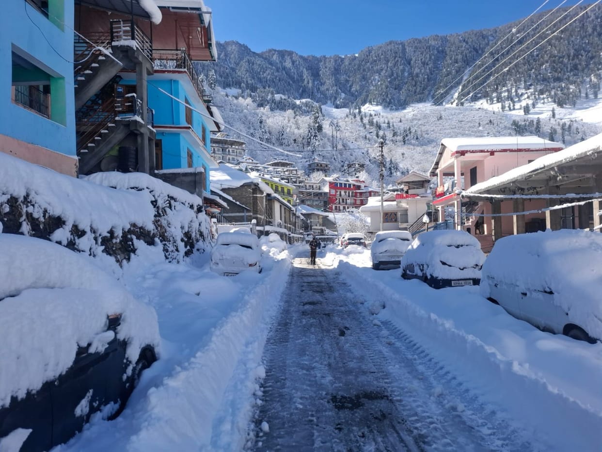 Patients are reaching the hospital after falling due to slippery road.
