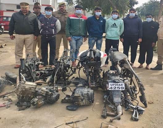 चांदपुर पुलिस द्वारा चोरी की बाइक के पार्ट्स साथ पकड़े गए आरोपी