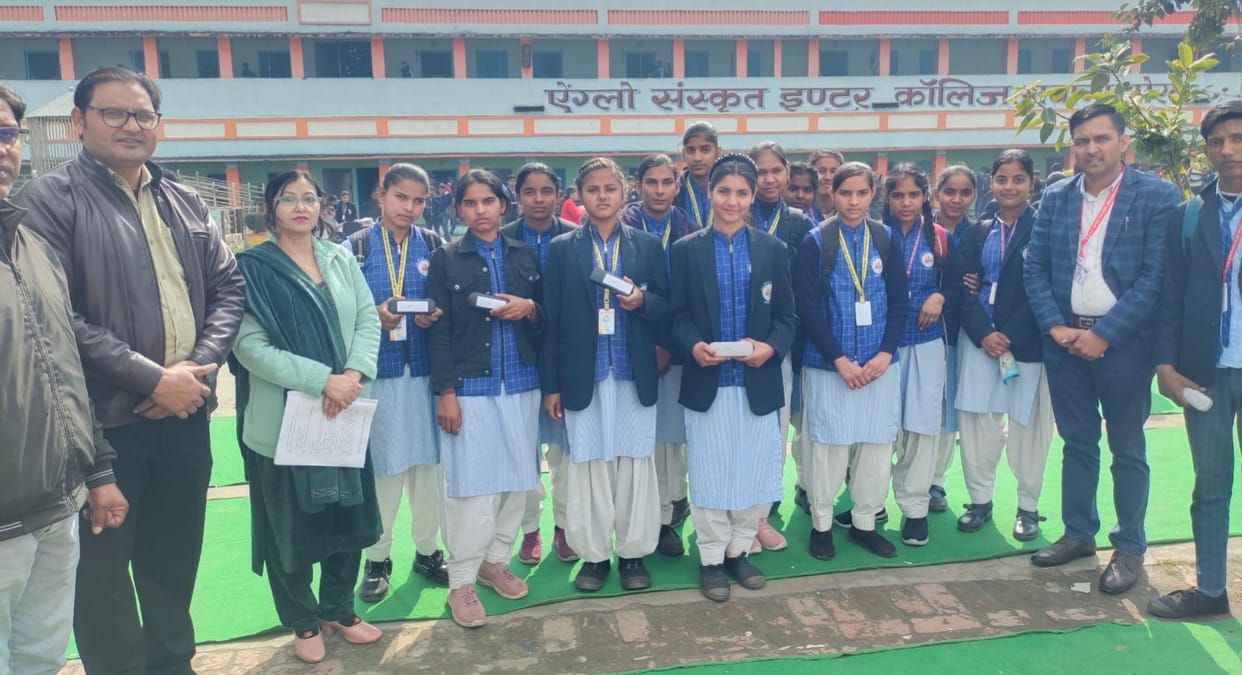 Free spectacles were distributed to the students.