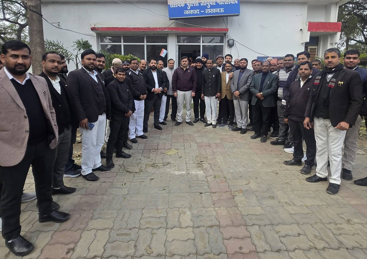 Advocates submitted a memorandum to run the ACP court in Malihabad