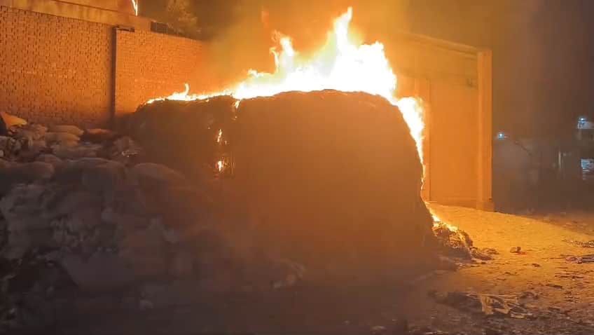 फैक्टरी में लगी आग। संवाद