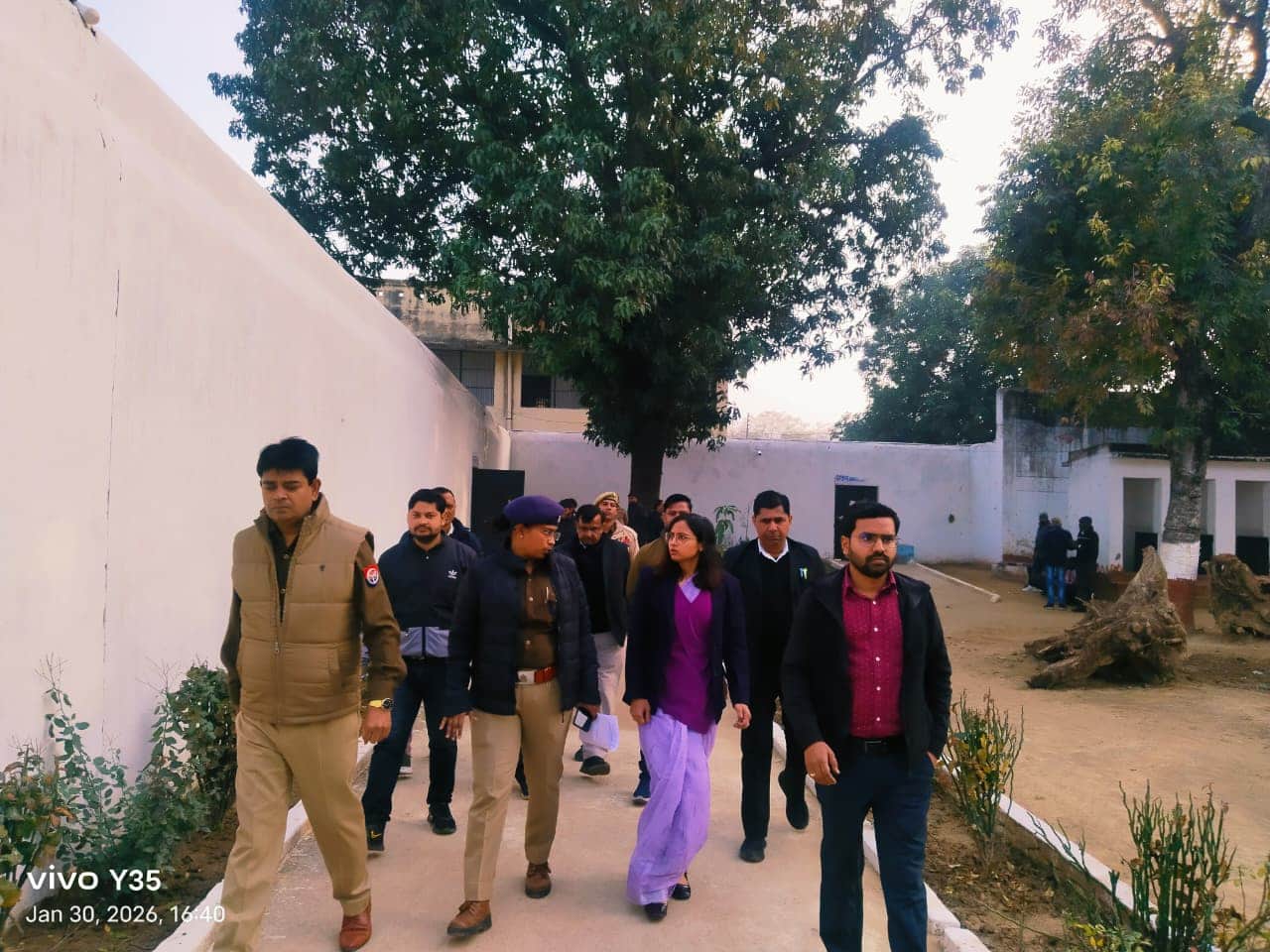 फोटो 18 जेल का निरीक्षण करती प्राधिकरण सचिव प्रीती गिरि। संवाद