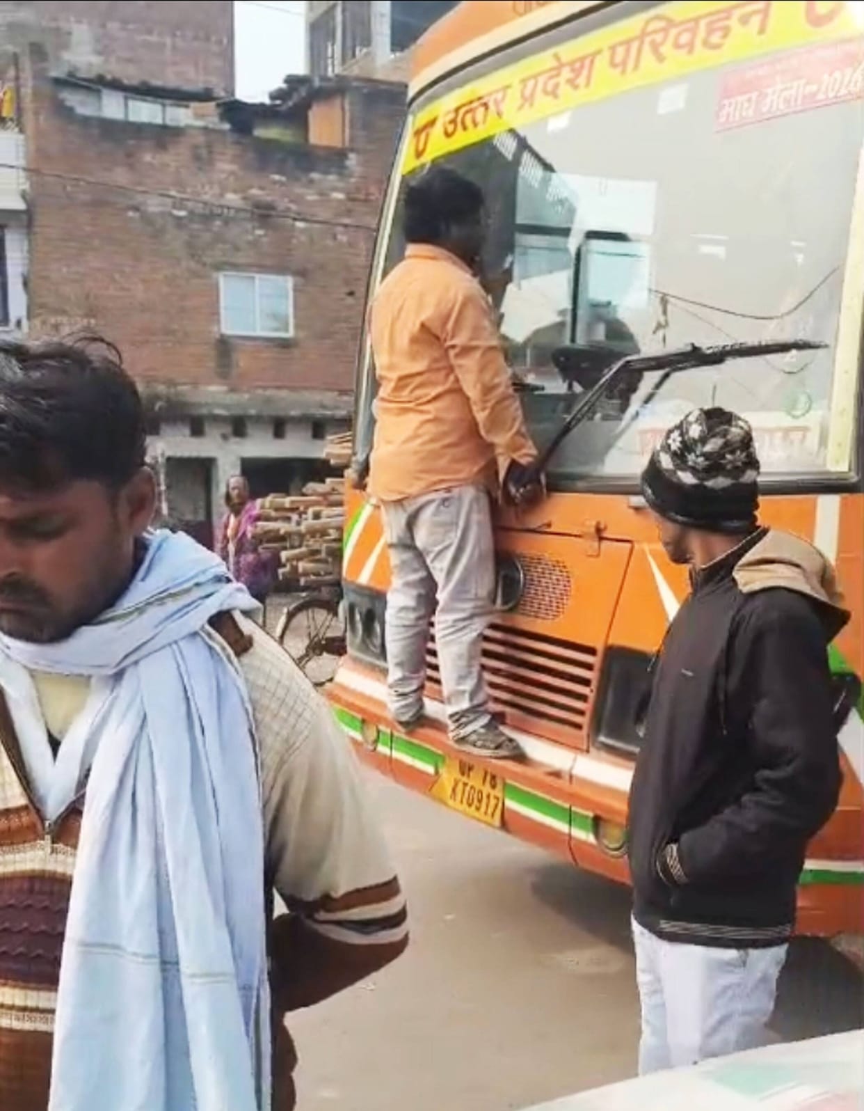 Auto drivers created ruckus at Jwalaganj bus stop demanding compensation.
