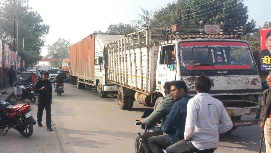 फोटो-32- जाम में फंसे वाहन। स्रोत: पाठक