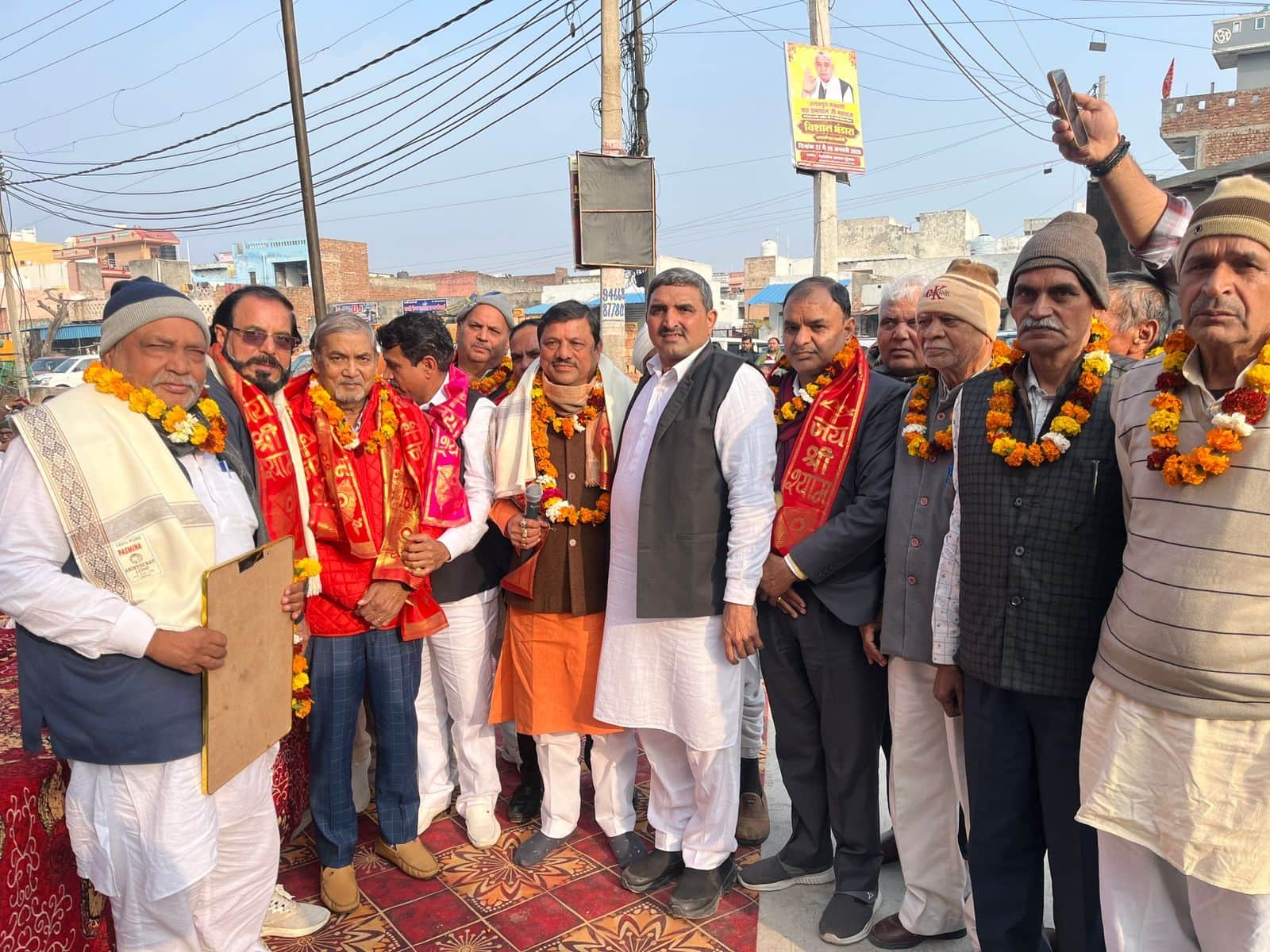 फोटो-58 : गांव कसार में आयोजित सांग उत्सव  में पूर्व विधायक नरेश कौशिक व पंडित लख्मीचंद धर्मशाल