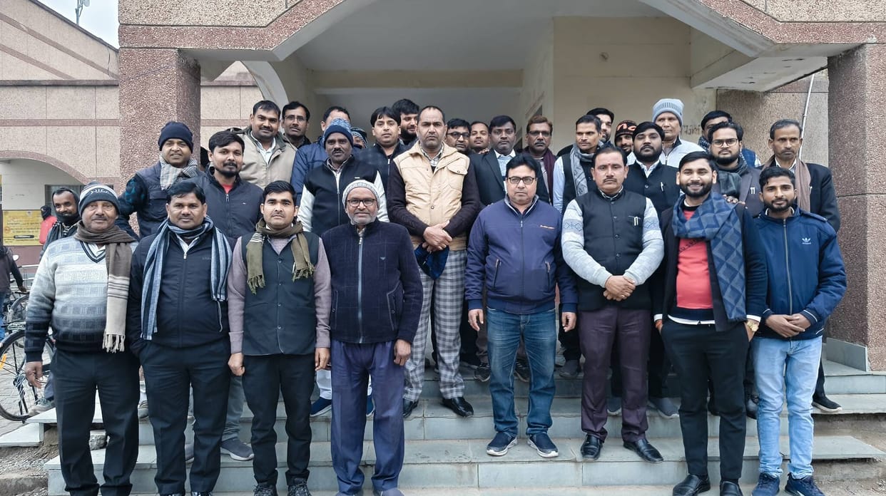 mainpuri news court boycott