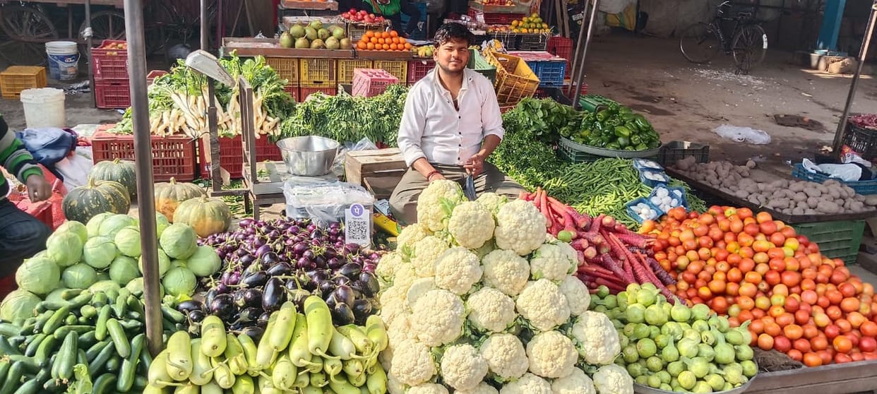 Tomatoes have finally come down to earth; the price has dropped to 20 rupees per kilogram.