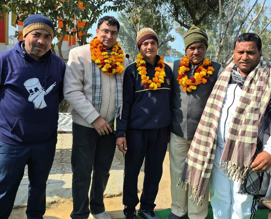 फोटो- विश्वकर्मा समाज सुधार सेवा समिति के नवनियुक्त प्रधान विजय धीमान का स्वागत करते हुए समिति 