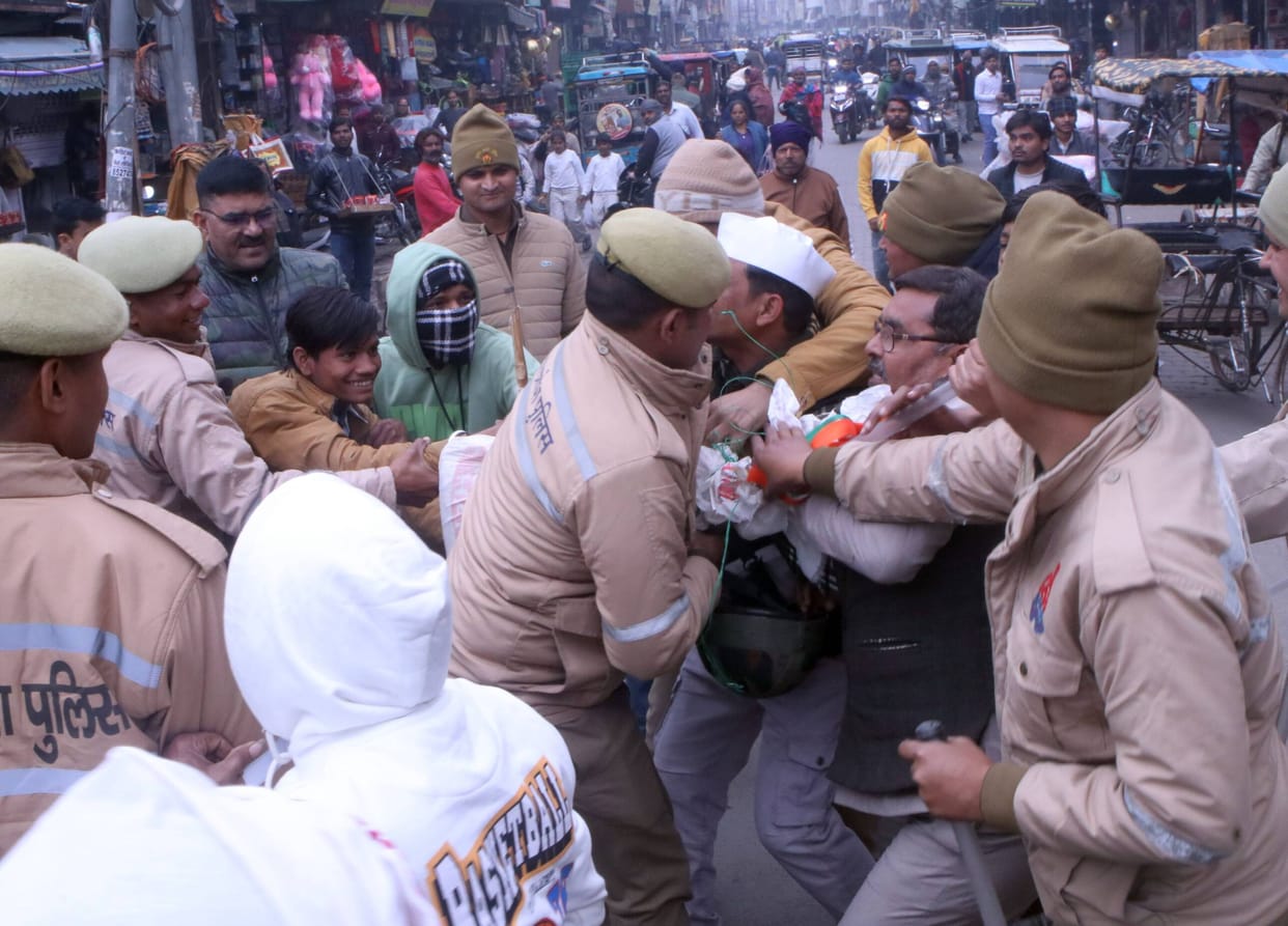 Congress Seva Dal stages protest, clashes with police