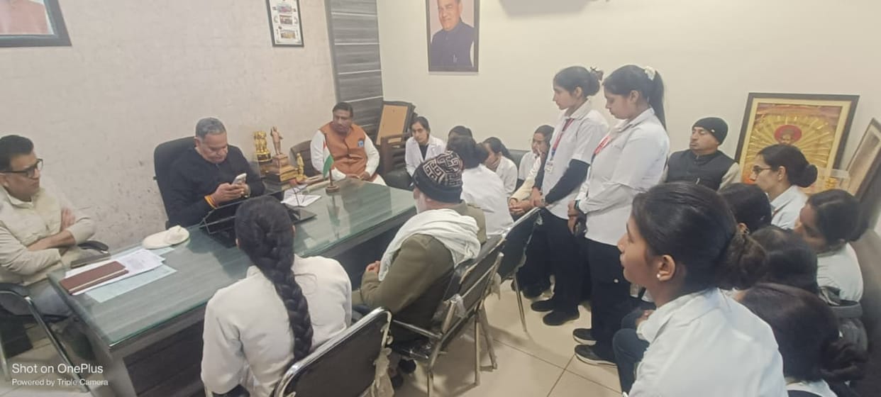 Warning of protest at the MLA's residence if migration is not completed in seven days; Nursing college students met the MLA of Hansi