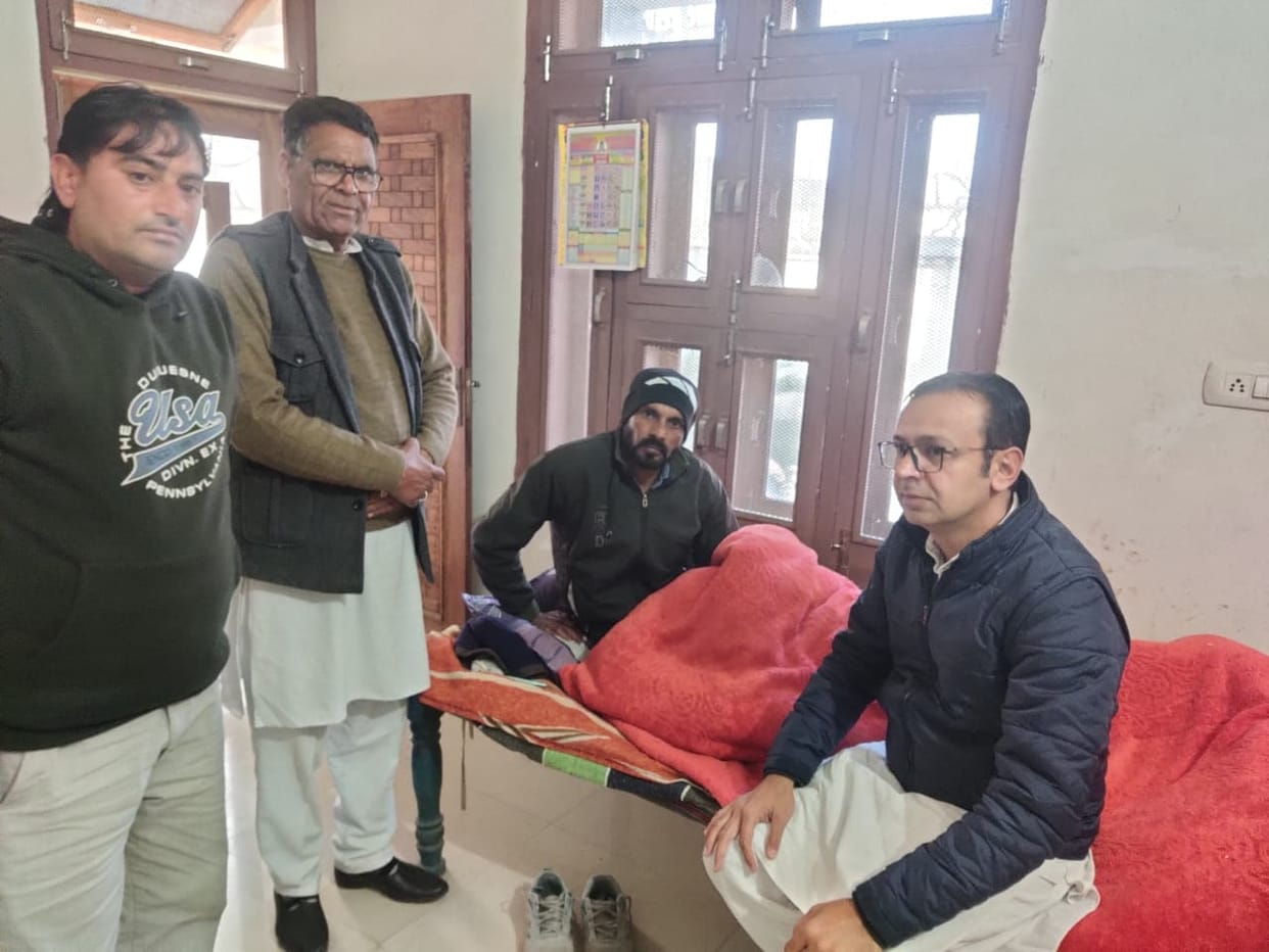 Attack on the district head of the teachers' union, car and belongings looted, three criminals carried out the incident, police investigating CCTV footage
