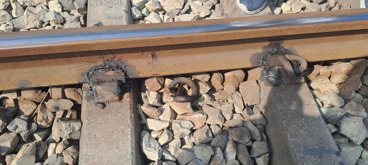 23 clips removed again on Indara-Bhatni railway line