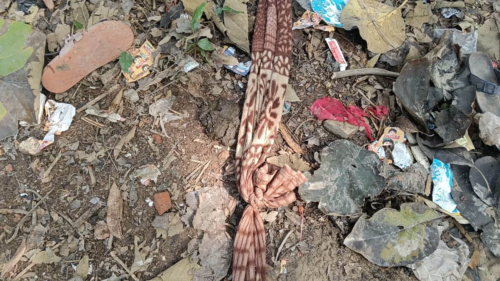 जेल की इसी दीवार से कंबल के सहारे भाग निकले बंदी।