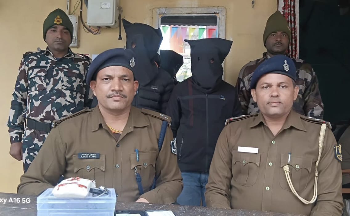 Two people were arrested with fake currency notes at the Indo-Nepal border in madhubani.