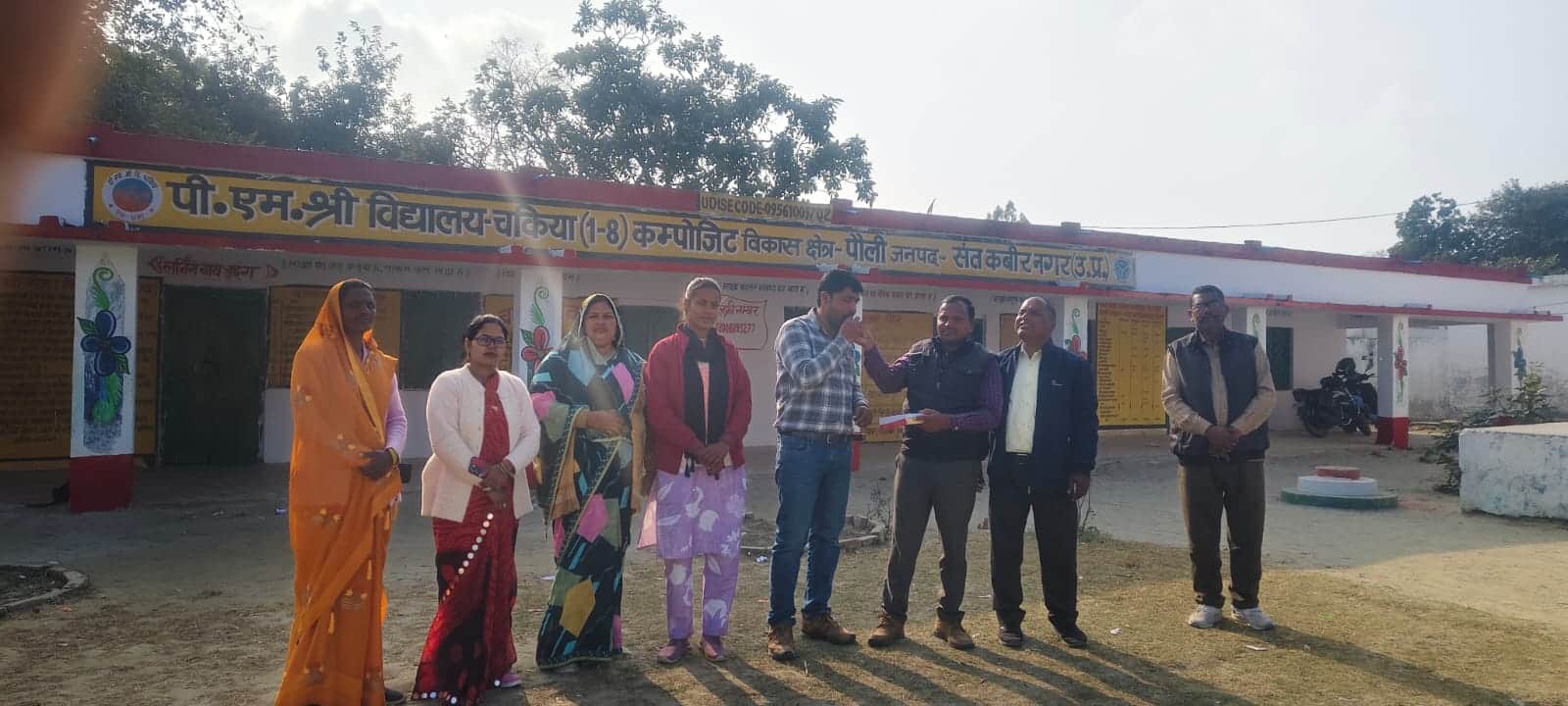 कला क्राफ्ट में प्रभात कुमार को माला पहनाकर मिठाई खिलाकर सम्मानित किया-संवाद