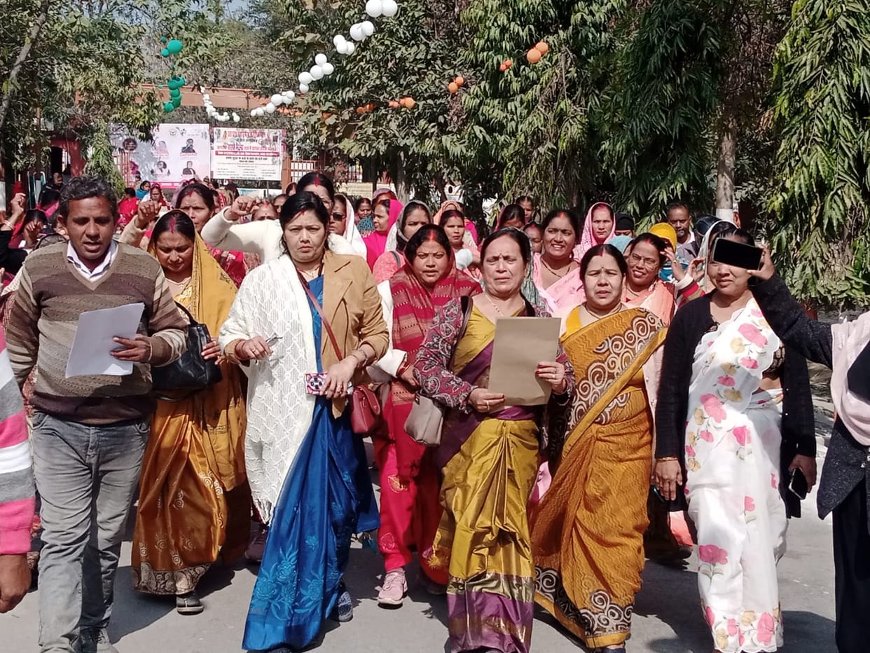 Anganwadi workers protested at the Collectorate.