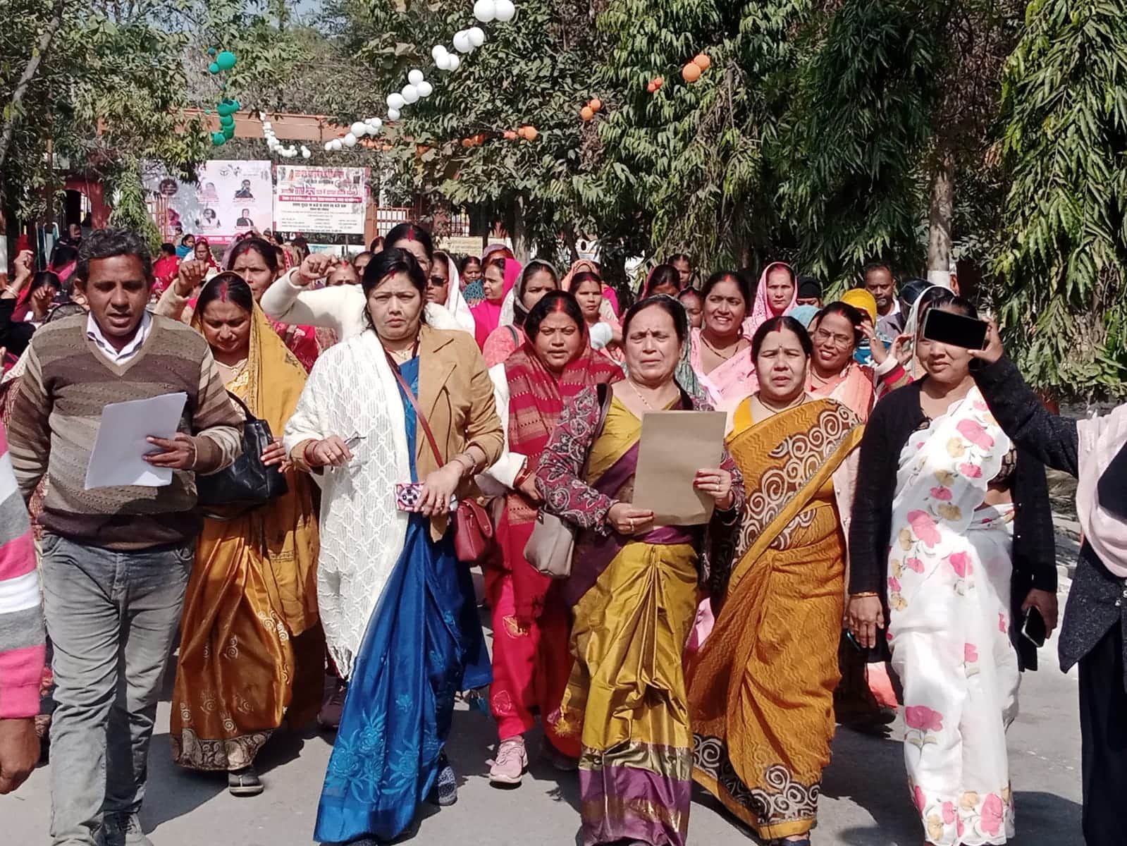 कलक्ट्रेट पर प्रदर्शन करती आंगनबाड़ी कार्यकर्ता-स्रोत आगंनबाड़ी