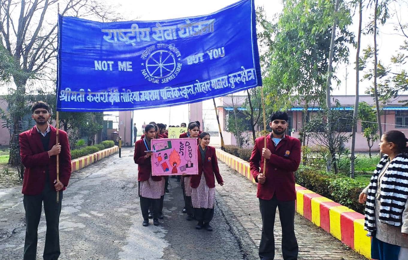 कुरुक्षेत्र। जयराम पब्लिक स्कूल के बच्चे बाल विवाह का विरोध जागरुकता रैली निकालते हुए। विज्ञप्त