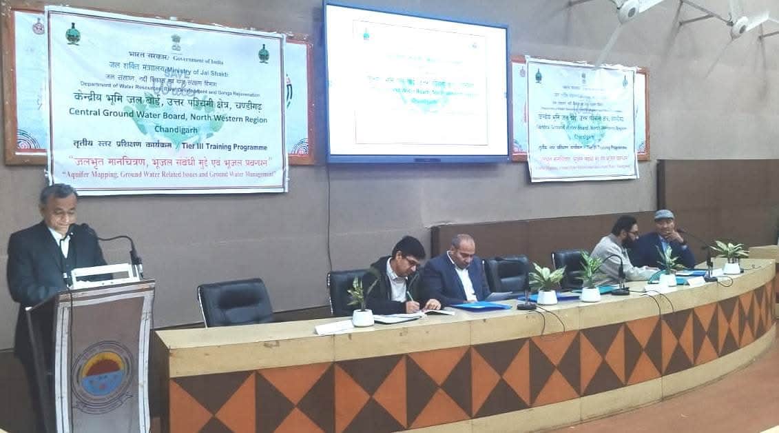 कुरुक्षेत्र। प्रतिभागियों को संबोधित करते प्रो. एआर चौधरी। स्वयं