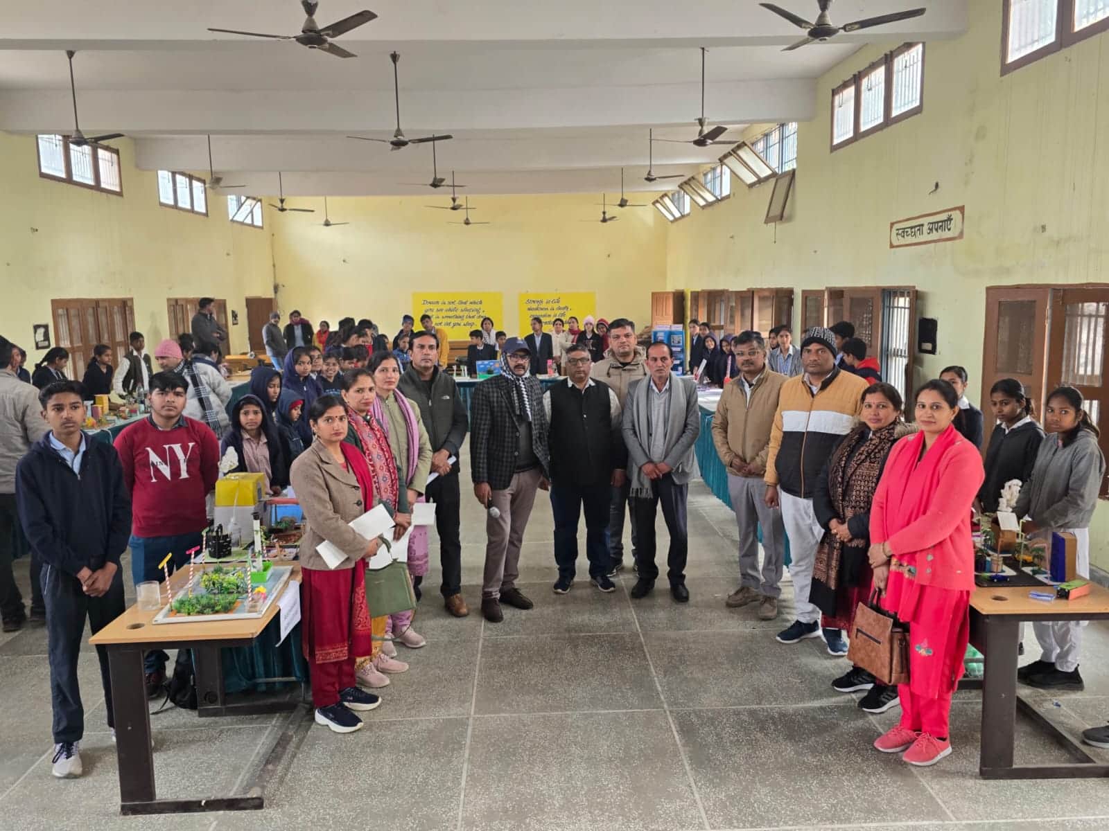 कोसली में खंड नाहड़ स्तरीय विज्ञान प्रदर्शनी में एकत्रित हुई छात्राएं। स्रोत : स्कूल