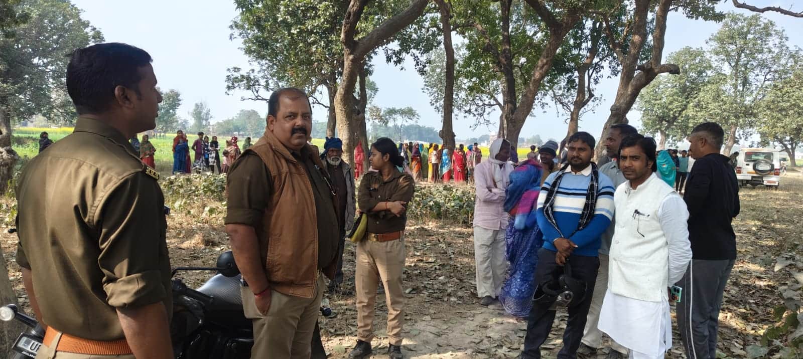 महुली केपड़हरा में फंदे से लटकी किशोरी के शव की सूचना पर पहुंची पुलिस-स्रोत ग्रामीण