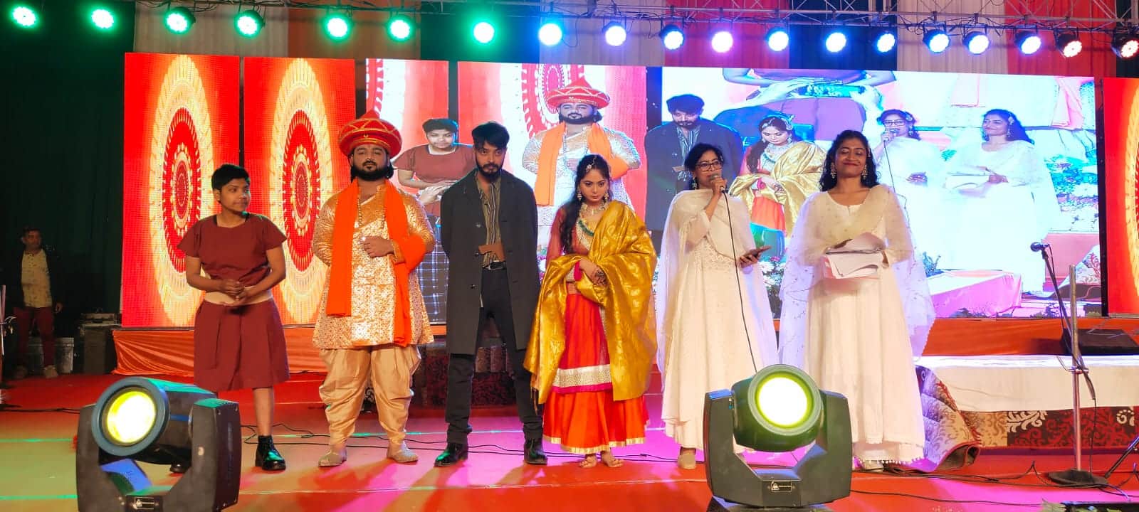 महोत्सव में डाॅक्टर सीमा मोदी द्वारा नाट्य मंचन किया गया-संवाद