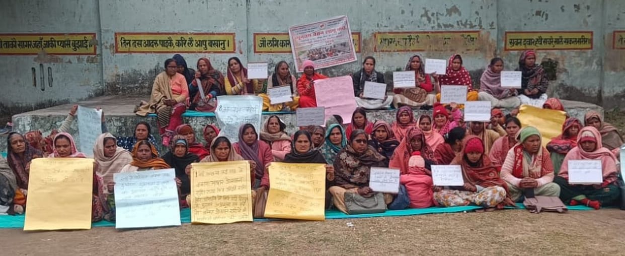 ASHA workers handed over a list of demands, written in blood, to the City Magistrate.