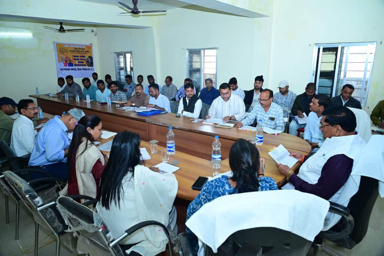 Food Minister Dayaldas Baghel reviewed development works in Maro Nagar Panchayat