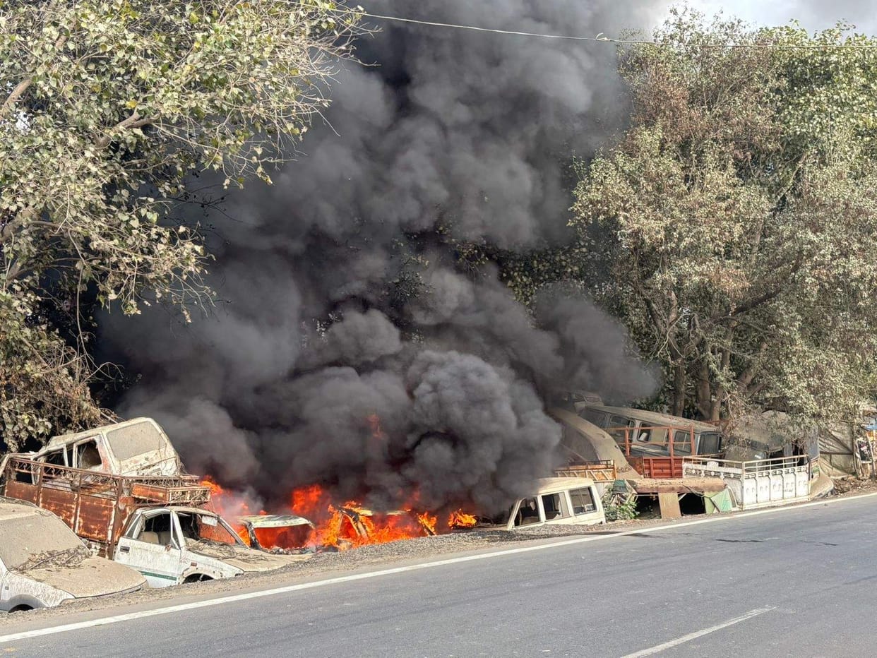 A massive fire broke out in vehicles parked in the police yard, reducing 12 to ashes.