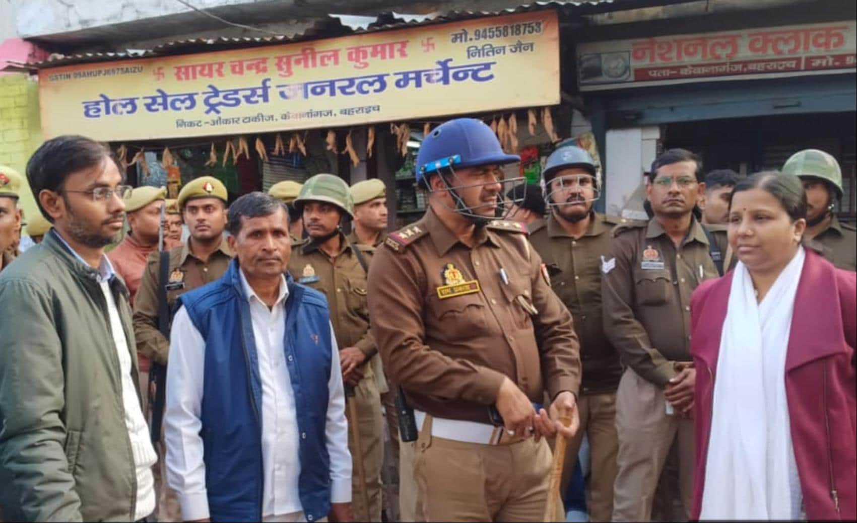 नगर पालिका की ओर से चलाया जा रहा अतिक्रमणरोधी अभियान। - स्रोत : विभाग