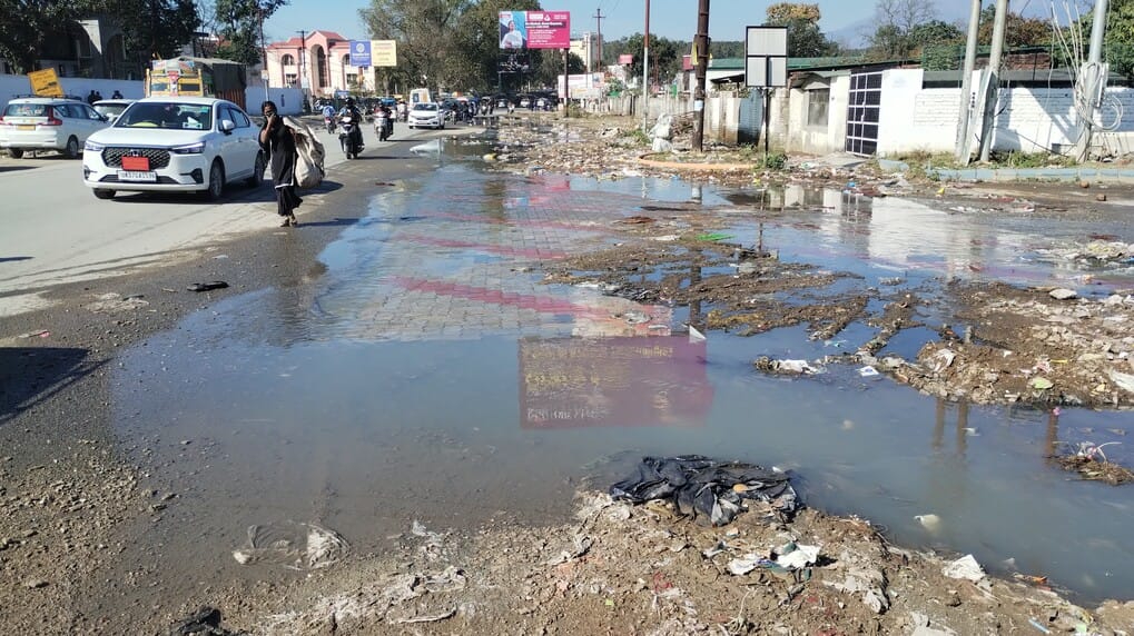 Dirty water spread on the road due to overflow of drain