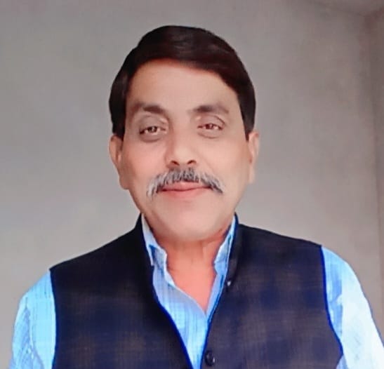 Tractor overturned, former area panchayat member died after being crushed