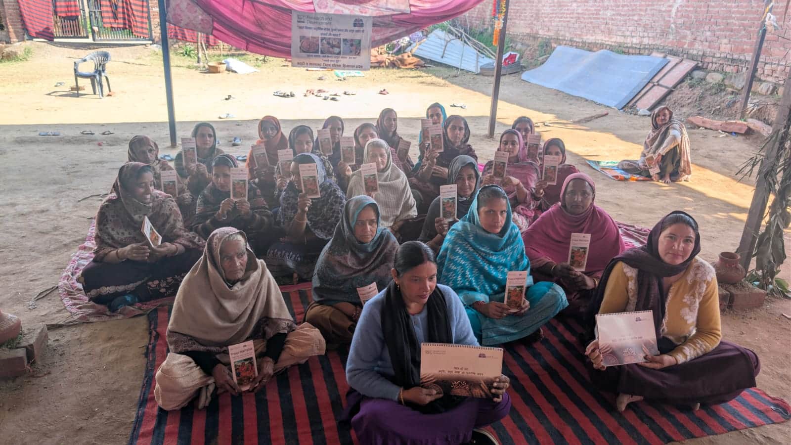 संडोली में आयोजित जागरूकता कार्यक्रम  में भाग लेते हुई महिलाएं- संवाद।