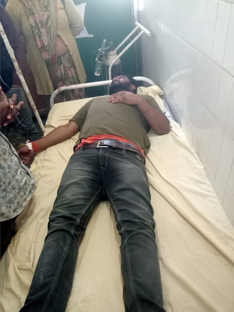 Hotelier kidnapped in broad daylight, beaten up and abandoned in Hasinabad by gangsters