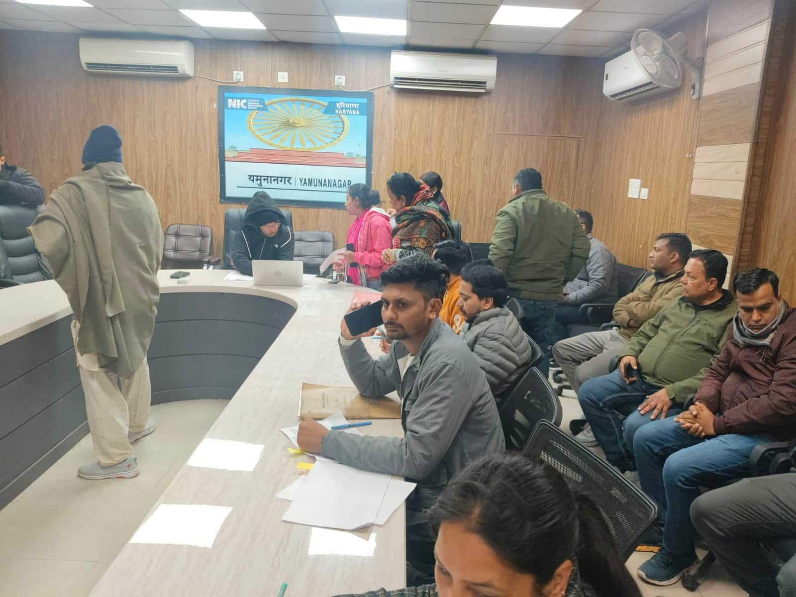 समाधान शिविर में शिकायतें सुनते सीटीएम पीयूष गुप्ता। डीआईपीआरओ