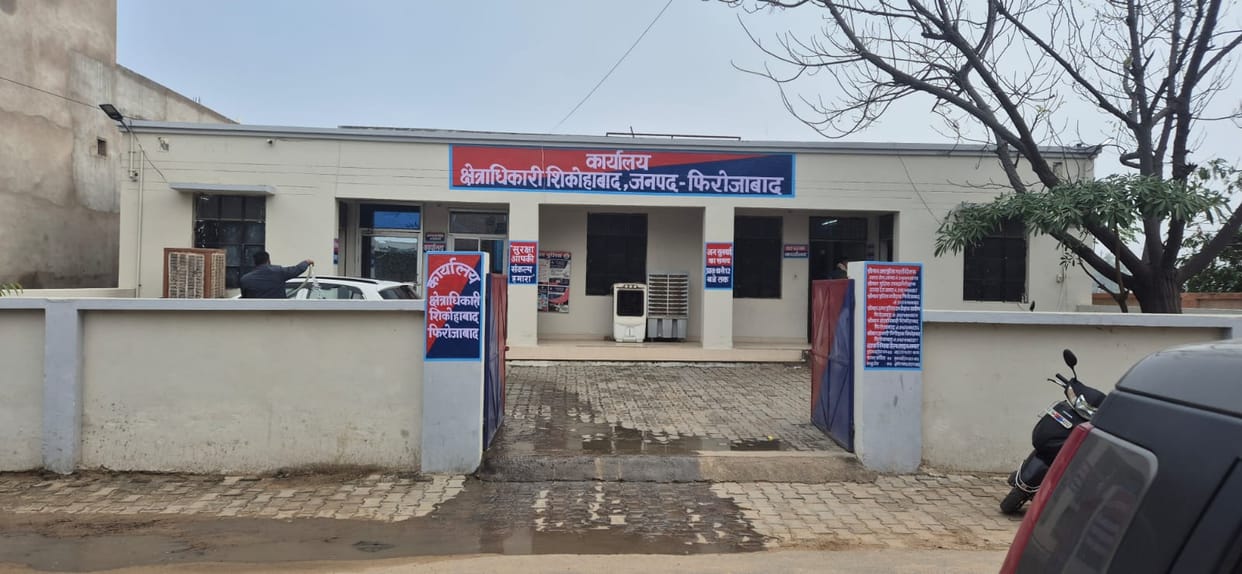 Complainants are getting confused due to wrong phone number outside the CO office.