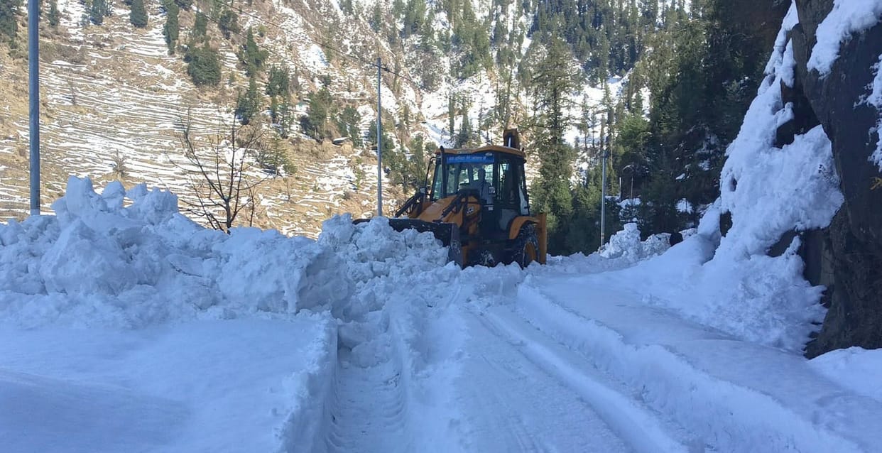 Road closures halt traffic, deepen water shortages