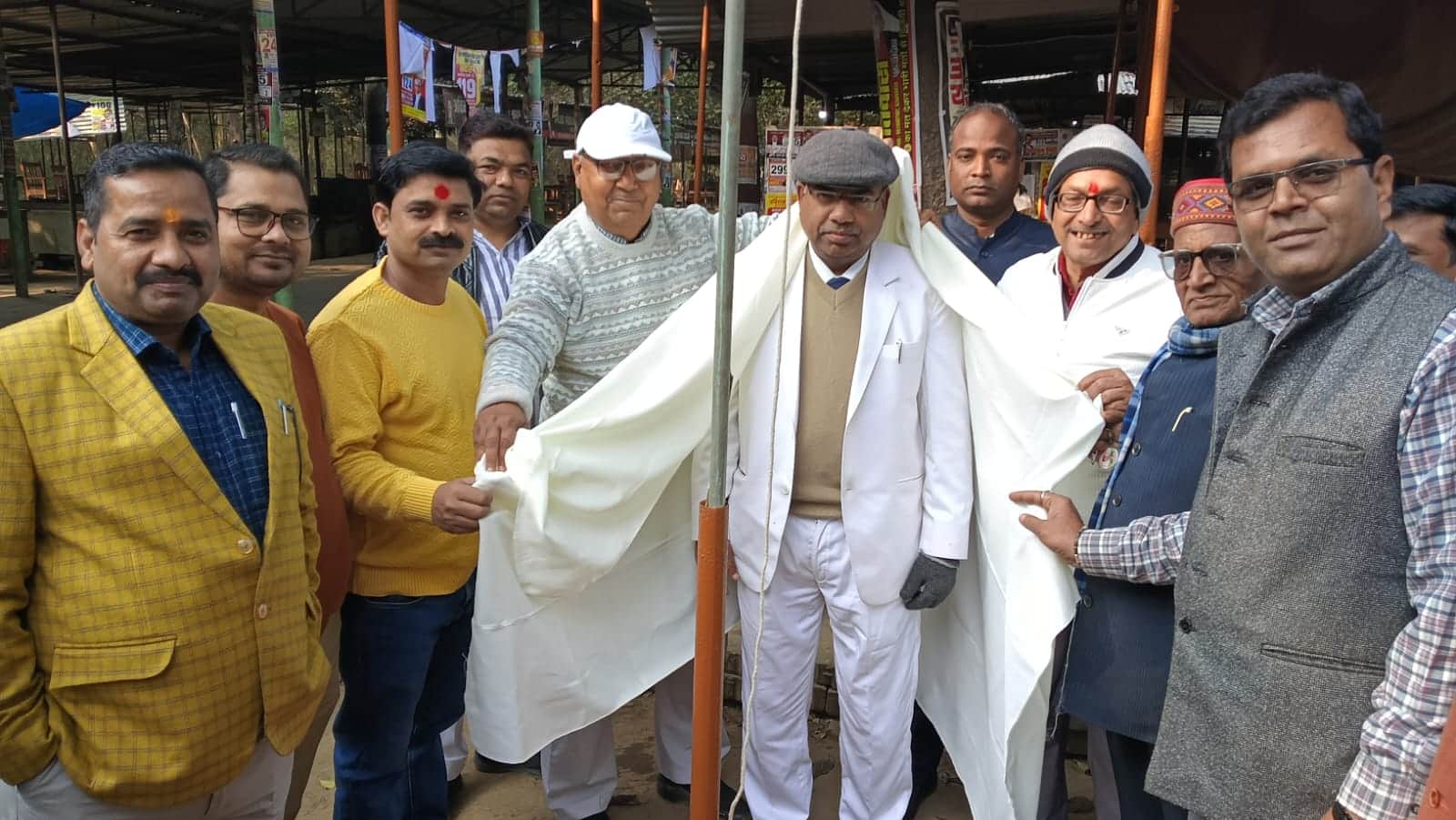 सर्वश्रेष्ठ अधिवक्ता बनने पर मोहम्मद मोकर्रम को सम्मानित किया-संवाद